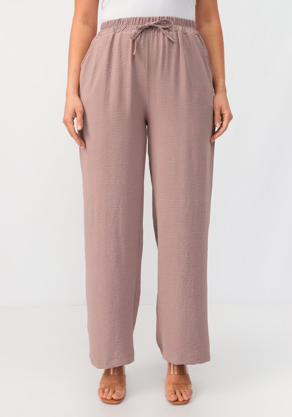 Костюм: брюки и блуза с лаконичным принтом шир.  580, рис. 33