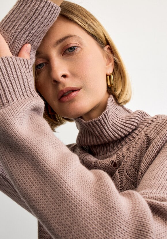 Свитер с ажурным рисунком шир.  580, рис. 41