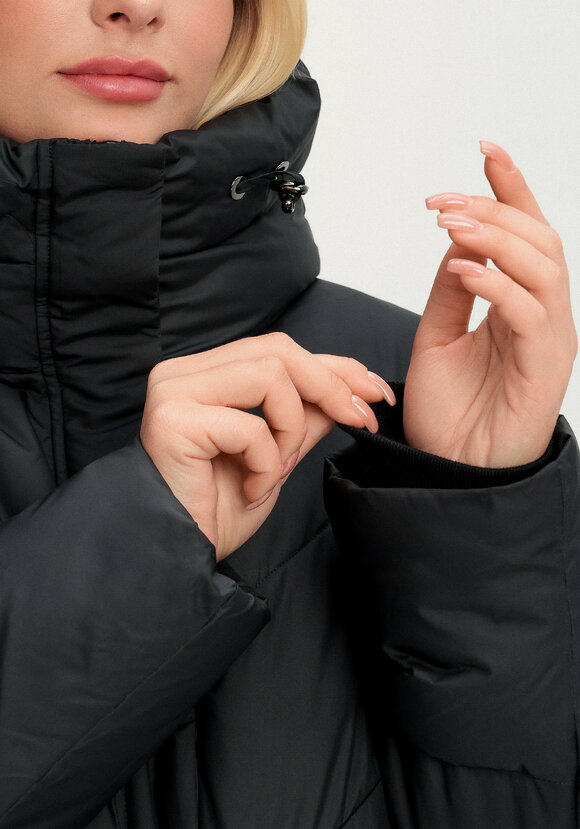 Пуховик стеганый свободного кроя с капюшоном шир.  580, рис. 40