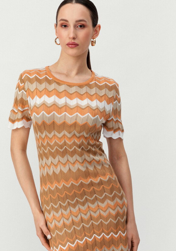 Платье с рисунком морской волны шир.  580, рис. 13