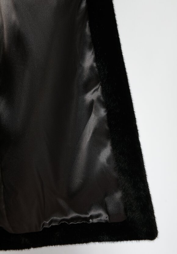 Пальто из искусственного меха с поясом шир.  580, рис. 17