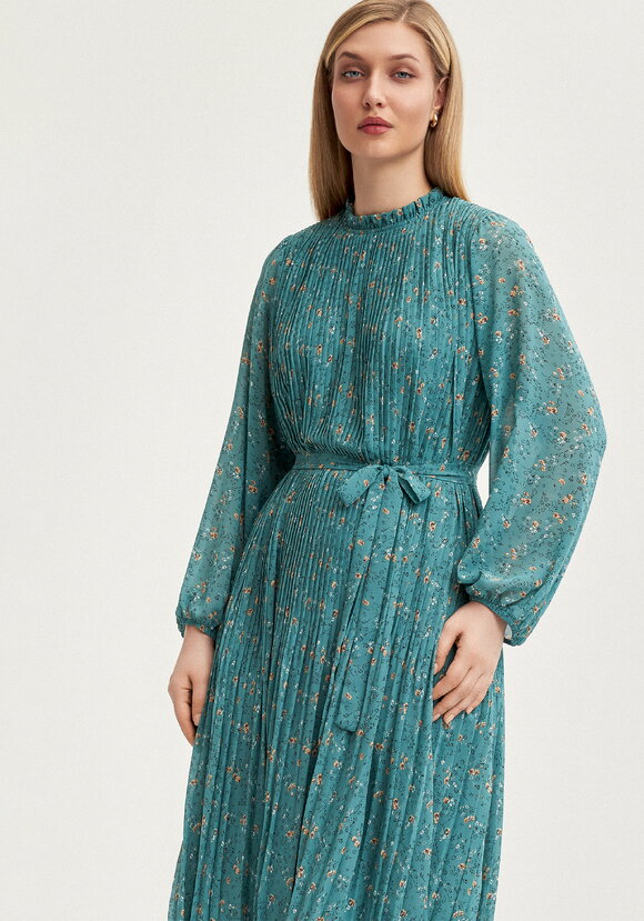 Платье гофре с рюшей по горловине шир.  580, рис. 18