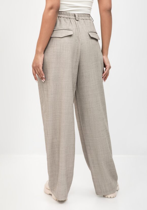 Брюки из натуральной смесовой ткани шир.  580, рис. 10