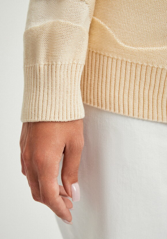 Джемпер с 3D-рисунком шир.  580, рис. 6