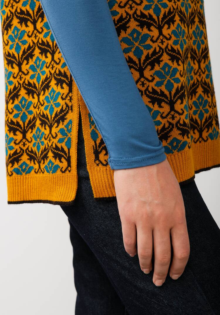 Жилет женский с цветочным рисунком шир.  750, рис. 31