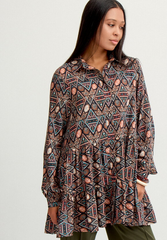 Блуза свободная с воланами по низу шир.  580, рис. 17