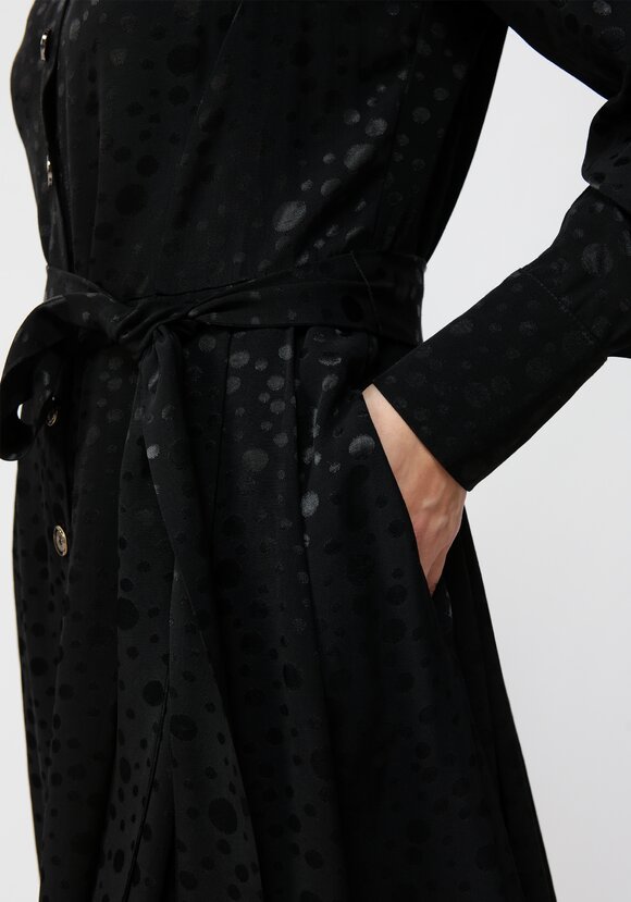 Платье на пуговицах со складками на юбке шир.  580, рис. 13