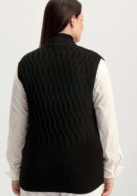 Жилет на молнии с фактурным рисунком шир.  580, рис. 3