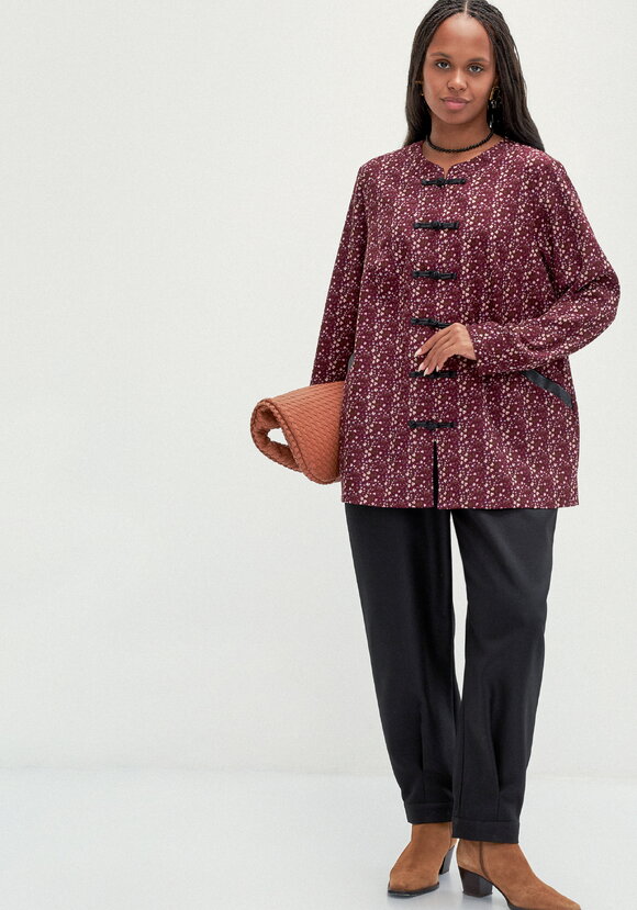 Блуза с оригинальными застежками шир.  580, рис. 2