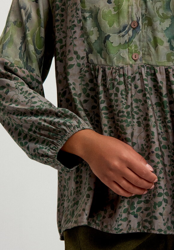 Блуза  с комбинированным принтом шир.  580, рис. 6