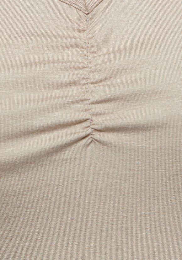 Лонгслив с V-образным вырезом шир.  580, рис. 7