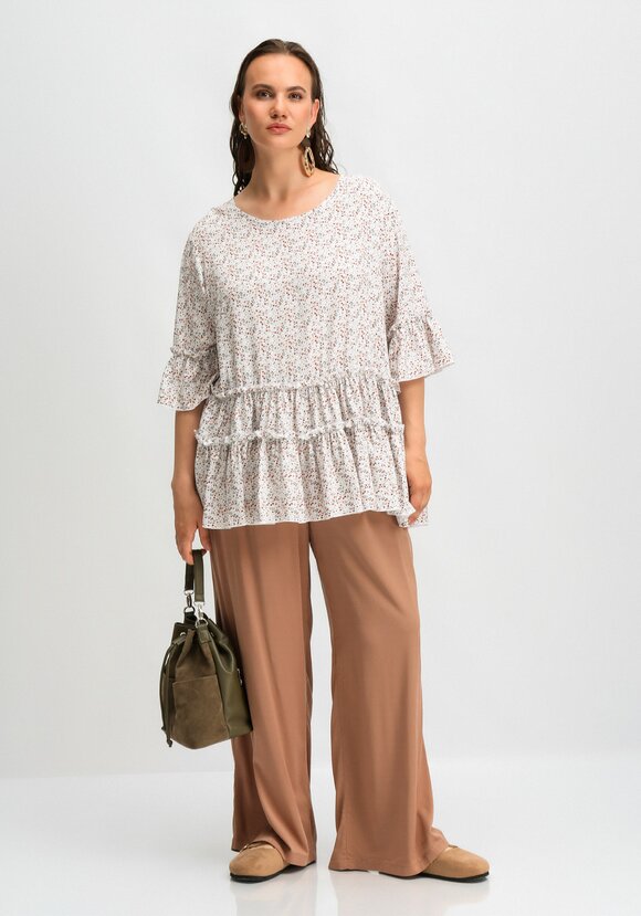 Блуза с воланом по низу и на рукавах шир.  580, рис. 20