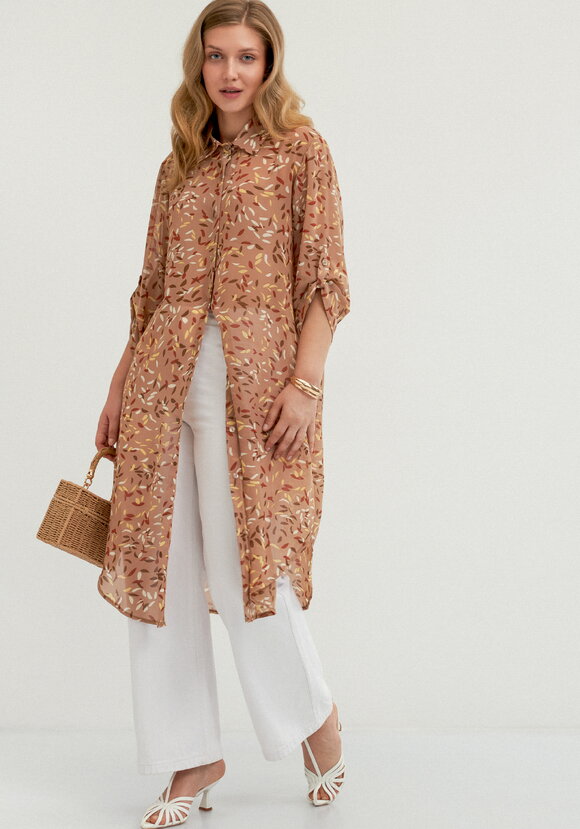 Рубашка с рукавом 7/8 и патами шир.  580, рис. 28