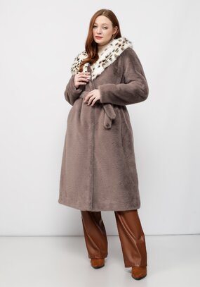 Шуба с леопардовым воротником