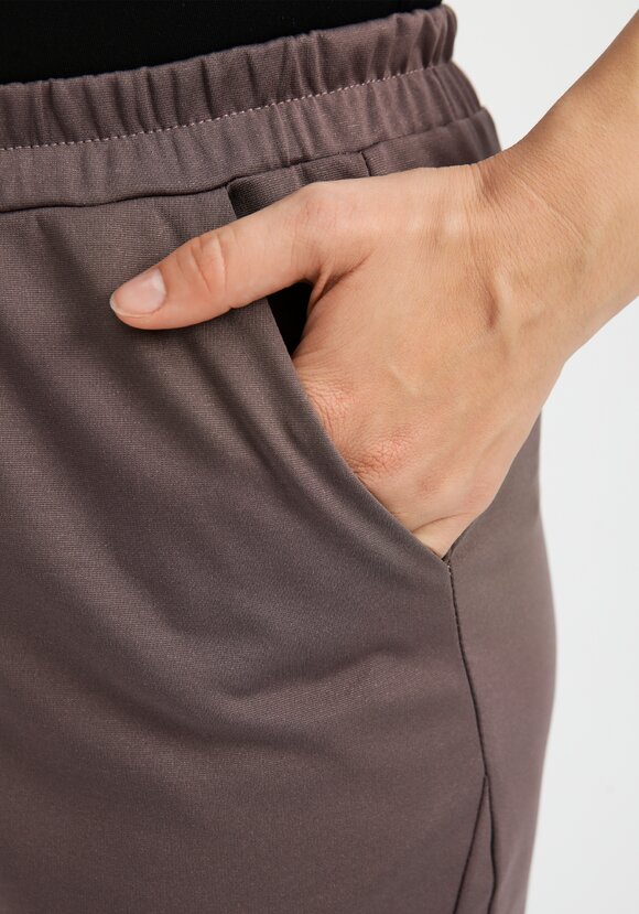 Брюки оригинального кроя на резинке шир.  580, рис. 22