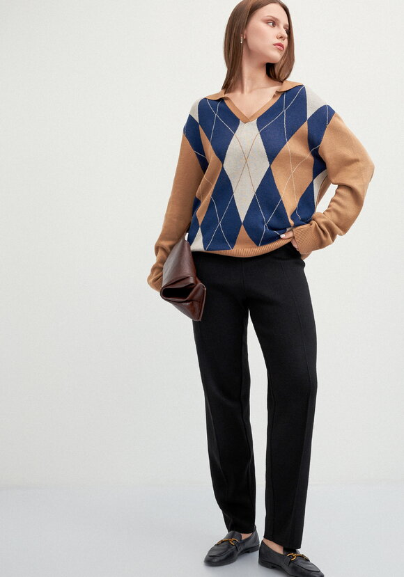 Брюки прямые зауженные книзу на резинке шир.  580, рис. 1