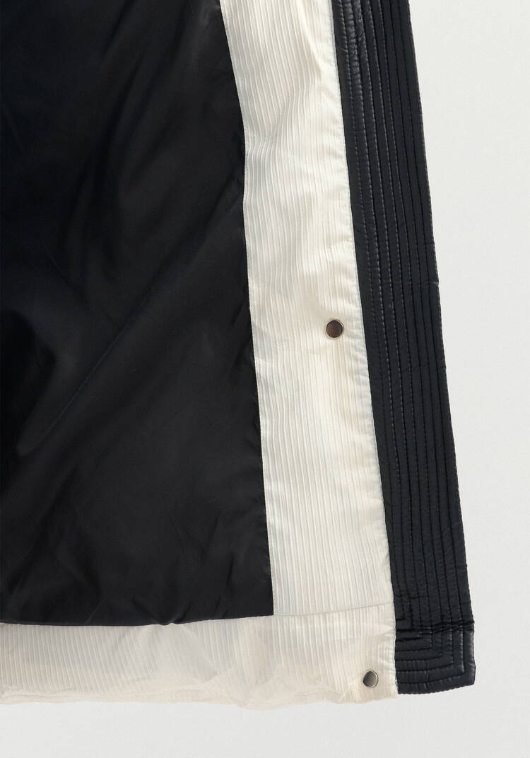 Пуховик с капюшоном и объемными карманами шир.  750, рис. 47