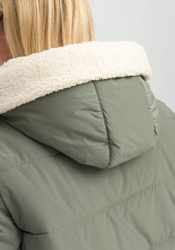 Пальто с капюшоном из меха шир.  580, рис. 18