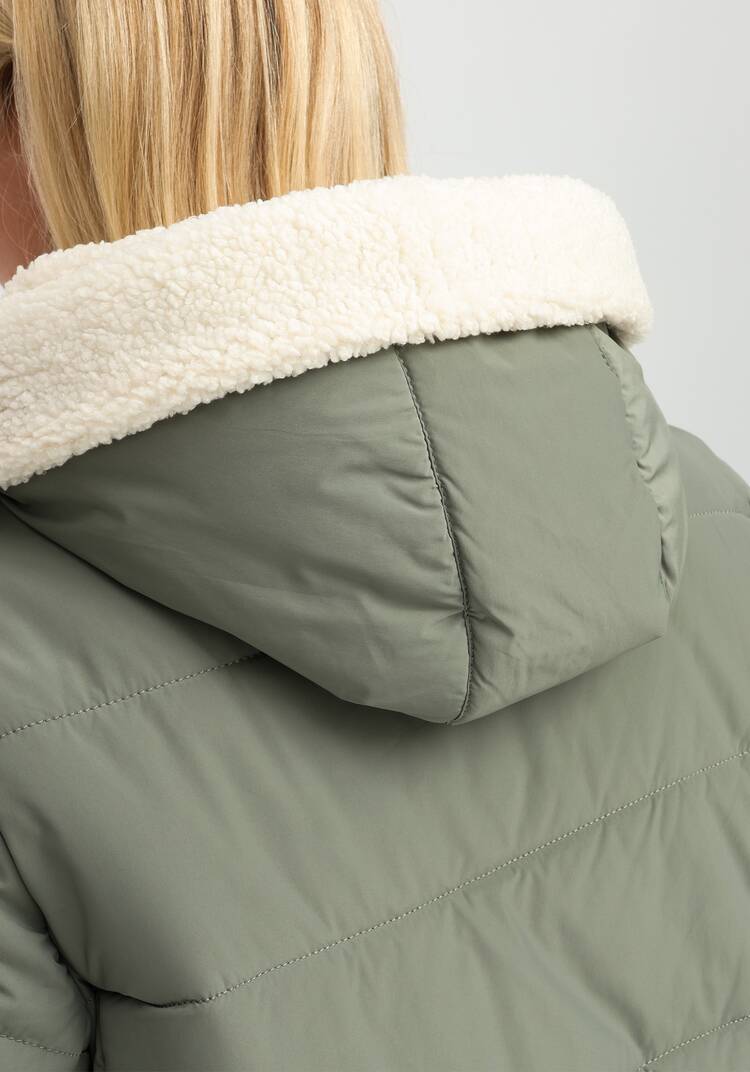 Пальто с капюшоном из меха шир.  750, рис. 18