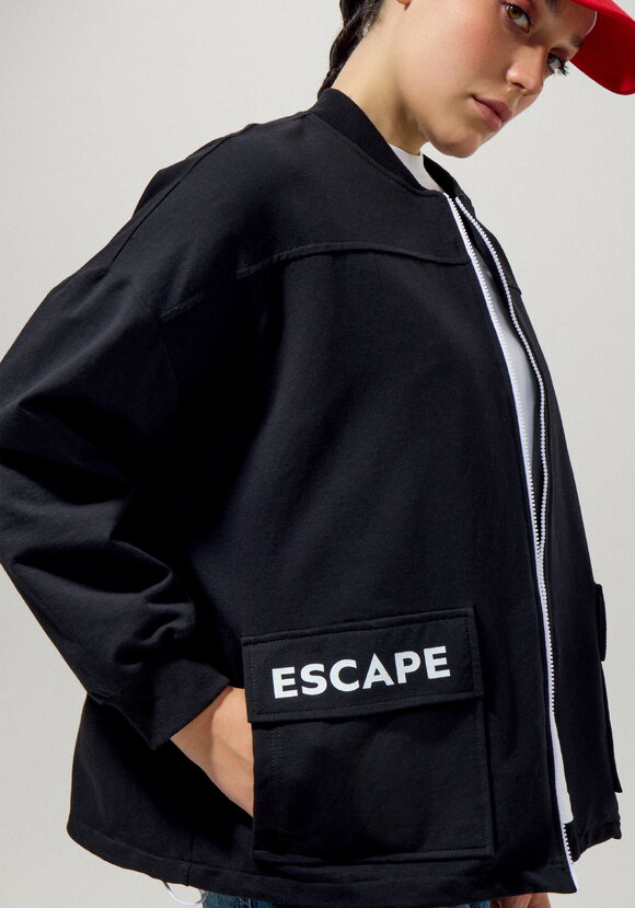 Бомбер с накладными карманами шир.  580, рис. 5