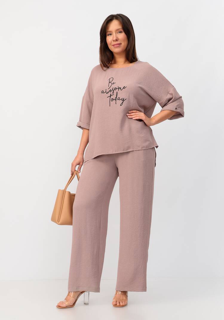 Костюм: брюки и блуза с лаконичным принтом шир.  750, рис. 30