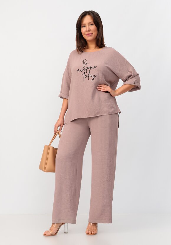 Костюм: брюки и блуза с лаконичным принтом шир.  580, рис. 30