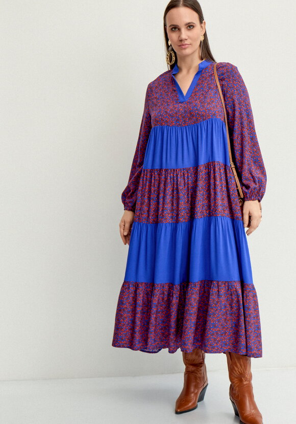 Платье с ярусами и V-образным вырезом шир.  580, рис. 8