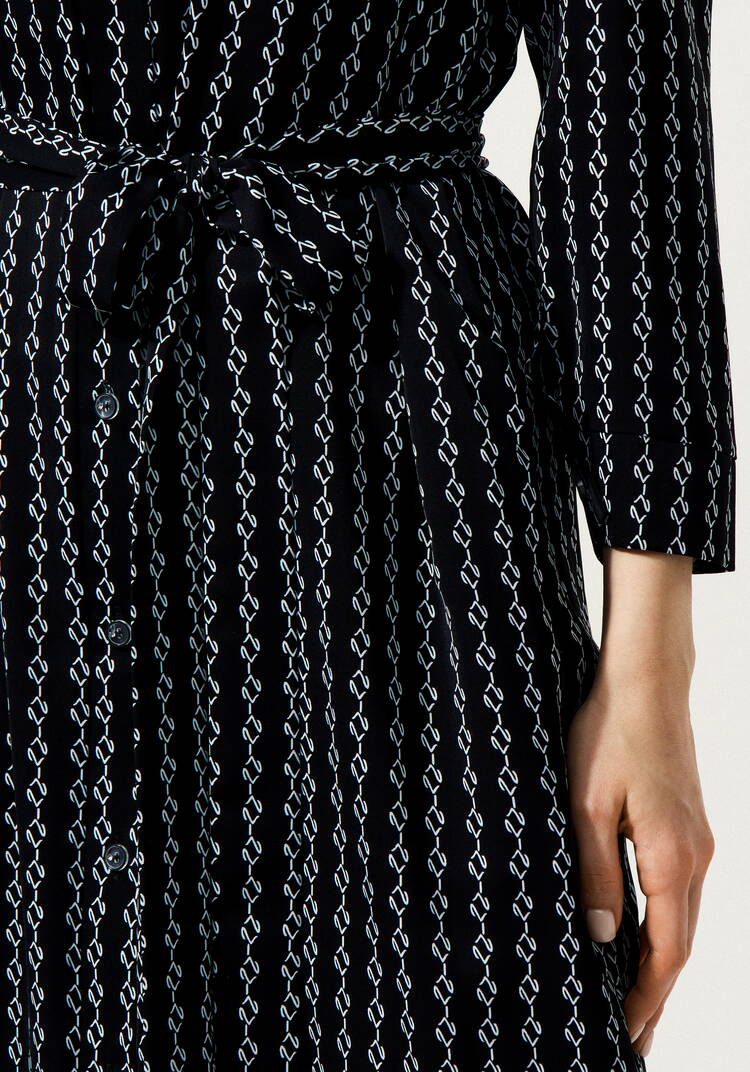 Платье-рубашка с воротником-стойкой шир.  750, рис. 23