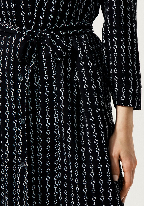 Платье-рубашка с воротником-стойкой шир.  580, рис. 23