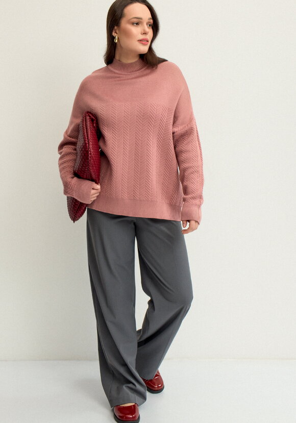 Джемпер с горлом и со спущенным плечом шир.  580, рис. 7