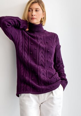 Джемпер с высокой горловиной и косами