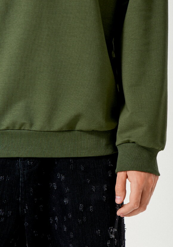 Свитшот с вышивкой на груди шир.  580, рис. 13