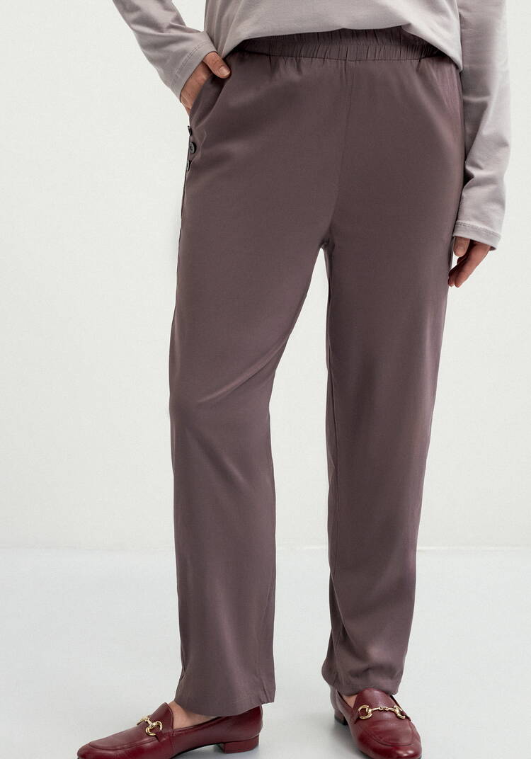 Брюки зауженные с декором из пуговиц шир.  750, рис. 25