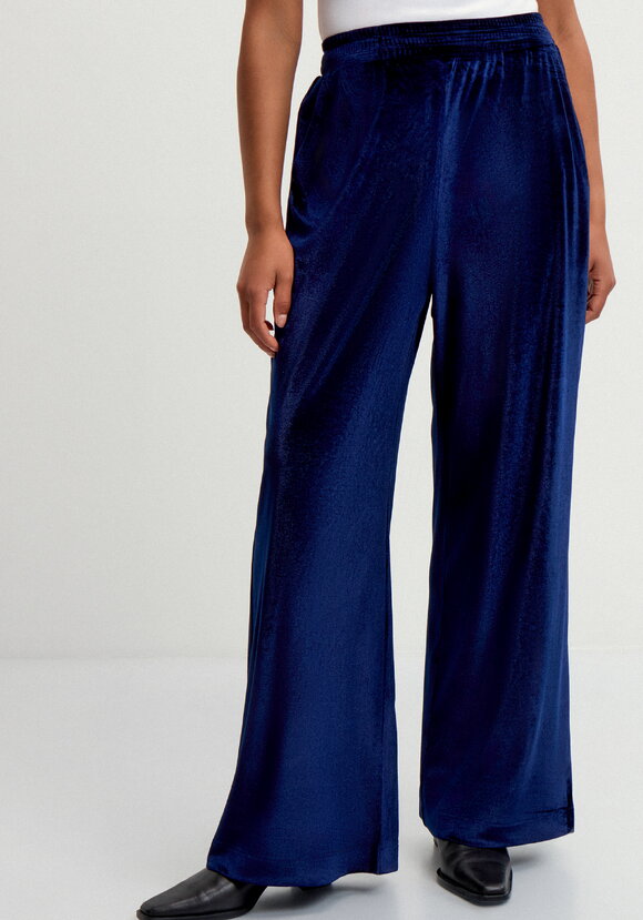 Брюки из велюра на резинке по поясу шир.  580, рис. 12