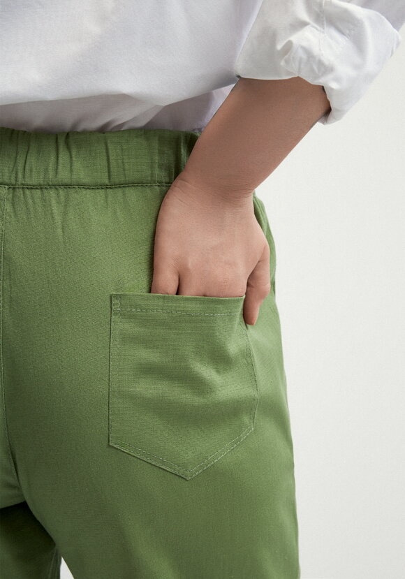 Брюки зауженные с контрастной отделкой шир.  580, рис. 16