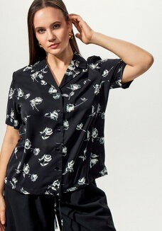 Блуза с отложным воротником в цветочек