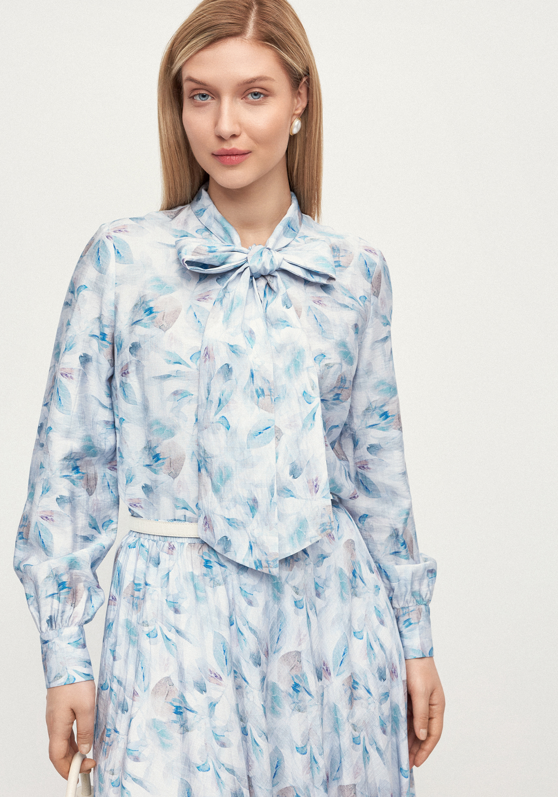 Блуза с бантом по вороту quotЭмма quot 3999₽