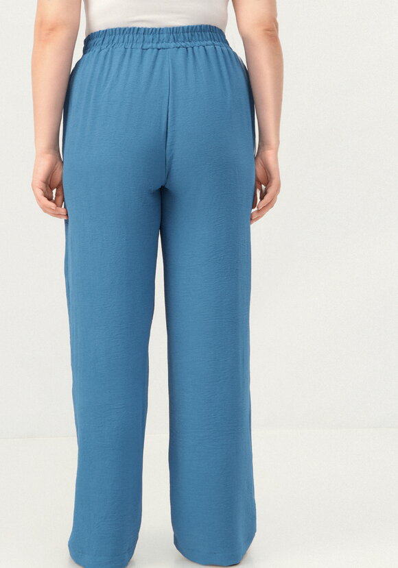 Брюки с карманами, свободного кроя шир.  580, рис. 31