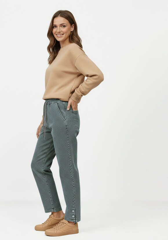 Джинсы с фактурным узором шир.  580, рис. 6