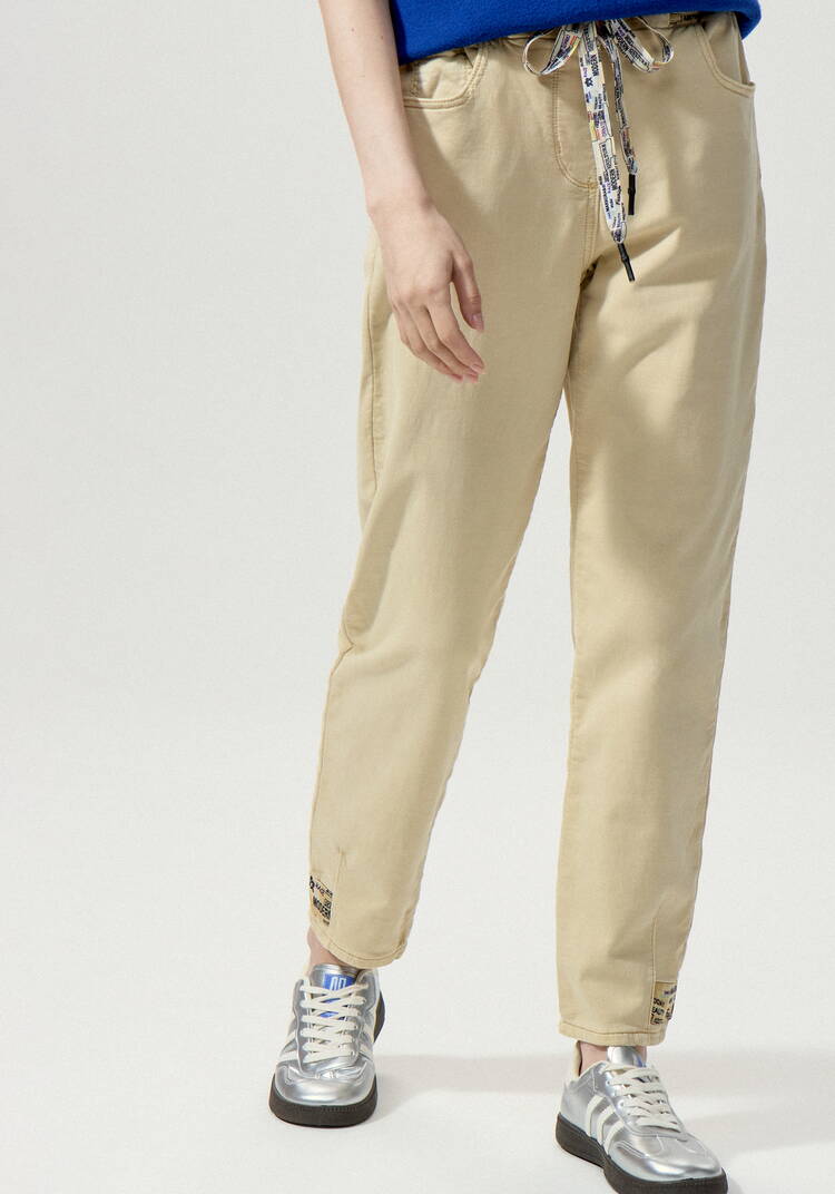 Джинсы с принтом по поясу шир.  750, рис. 10