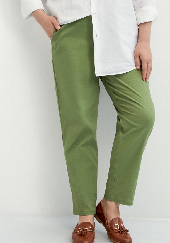 Брюки зауженные с контрастной отделкой шир.  580, рис. 11