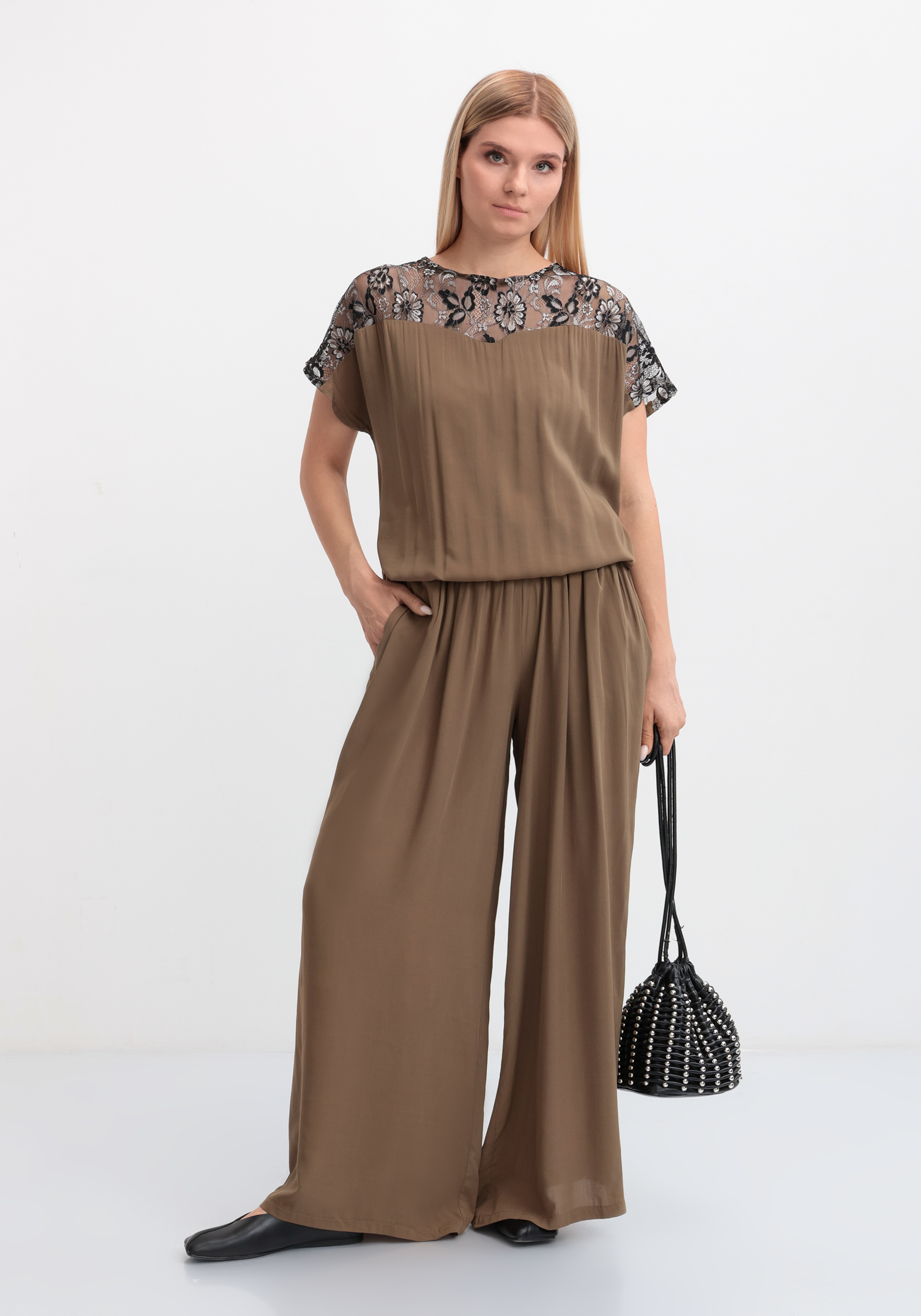 Комбинезон с распашной застежкой на спине