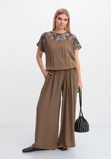 Комбинезон с распашной застежкой на спине