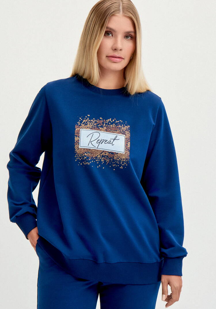 Костюм свитшот с принтом и брюки шир.  750, рис. 11