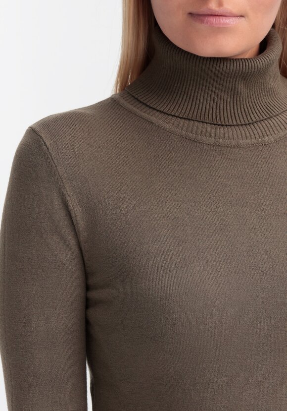 Водолазка Лея шир.  580, рис. 23