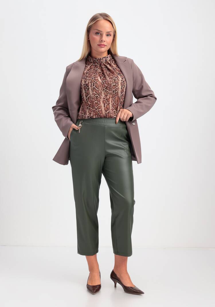 Брюки из экокожи длиной 7/8 шир.  750, рис. 27