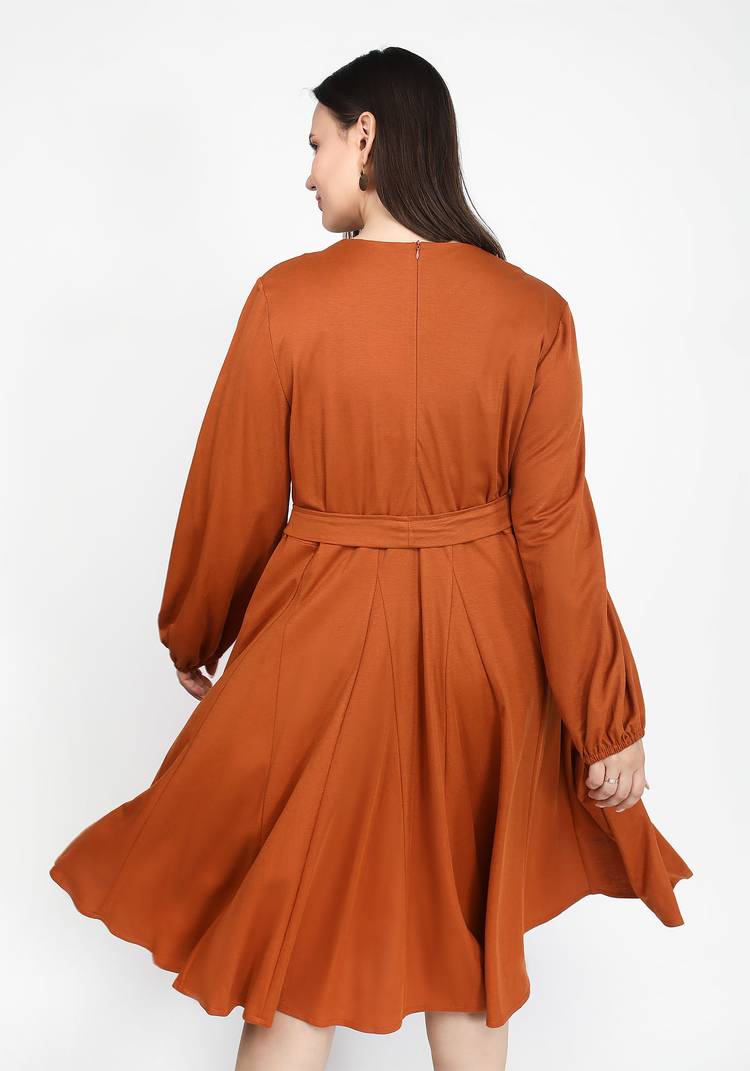 Платье однотонное с пышной юбкой шир.  750, рис. 6