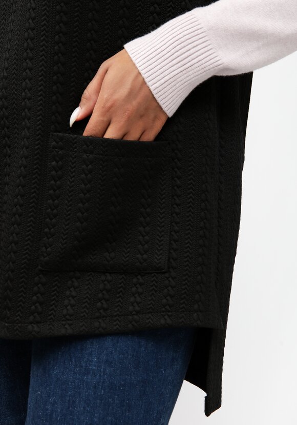 Жилет из фактурной трикотажной ткани шир.  580, рис. 17