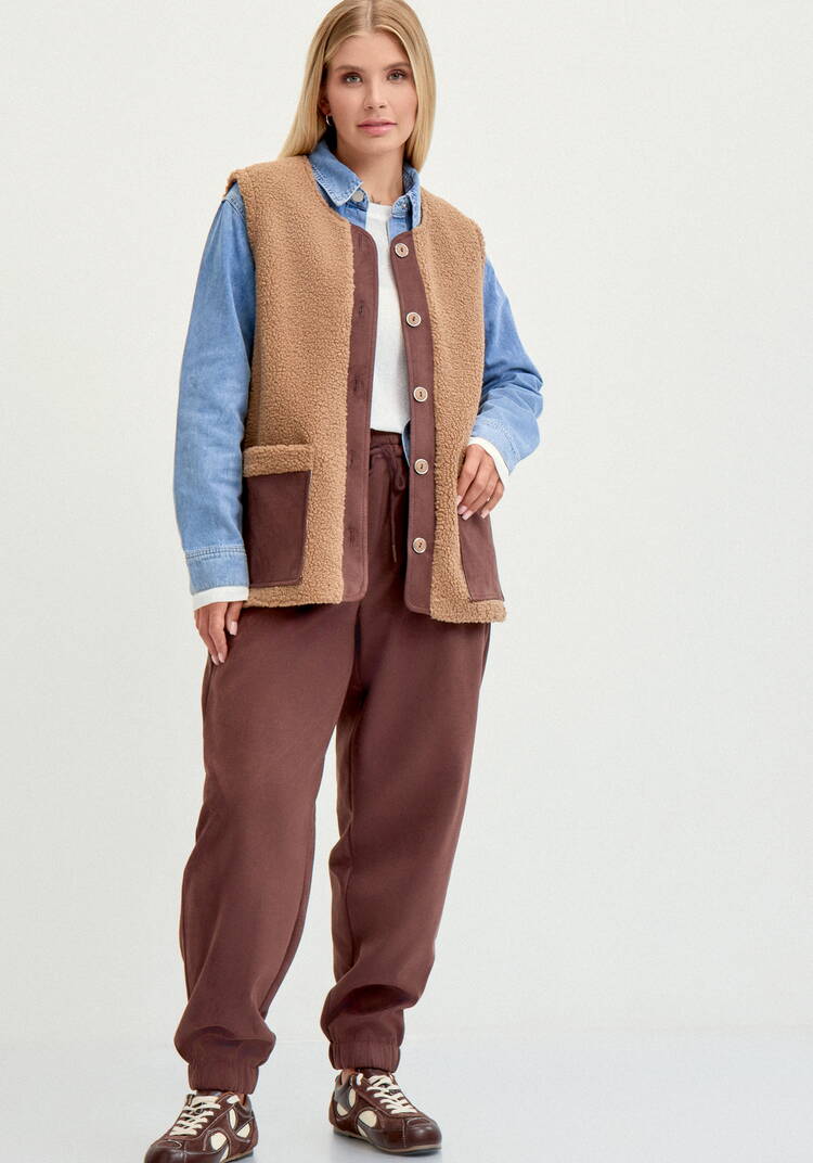 Жилет с отделкой из замши шир.  750, рис. 24