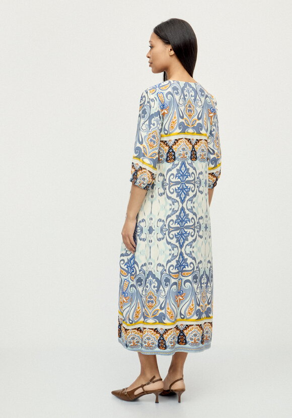 Платье с принтом свoбодного кроя шир.  580, рис. 10